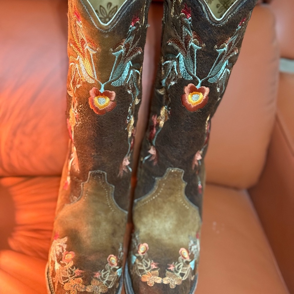 Corral Brown Floral Embroidered Heeled Boots - Picture 6 of 9